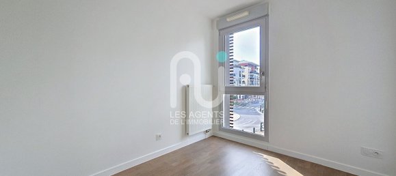 3 bedrooms Apartment in Gennevilliers, France No. 132149 8