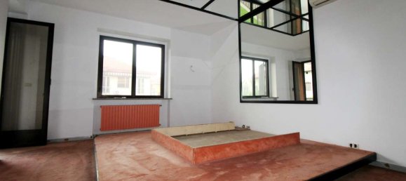 7 bedrooms House in Cirié, Italy No. 121590 2
