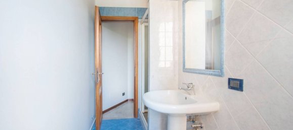 2 bedrooms Apartment in Brescia, Italy No. 374977 9