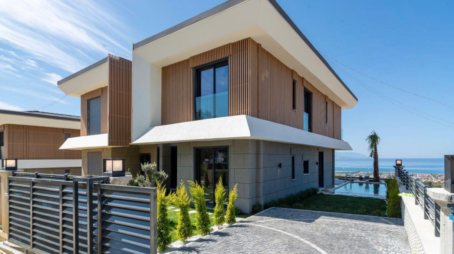 Villa 4+1 in Kusadasi, Turkey No. 16404