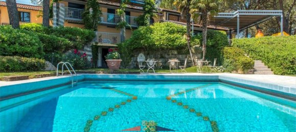 8 bedrooms Villa in Arezzo, Italy No. 459 11