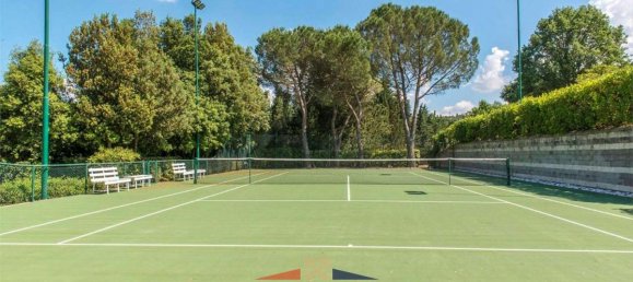 8 bedrooms Villa in Arezzo, Italy No. 459 2