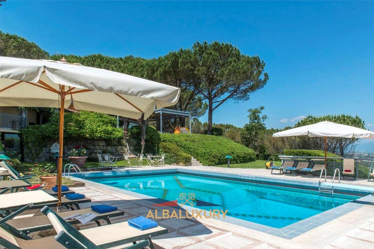 8 bedrooms Villa in Arezzo, Italy No. 459