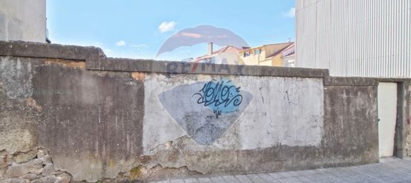 9 bedrooms Building in Porto, Portugal No. 136507 3