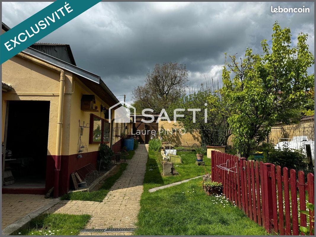Casa de 2 dormitorios en Machault, France No. 57824