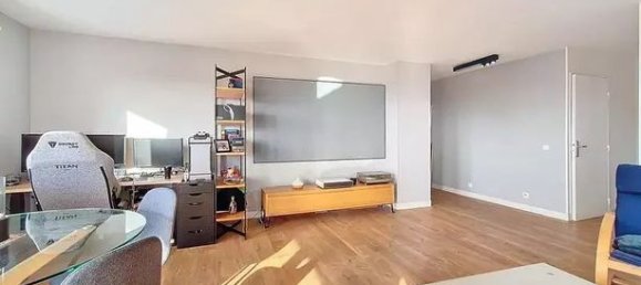 2-salle Appartement à Le Cannet, France No. 301194 3