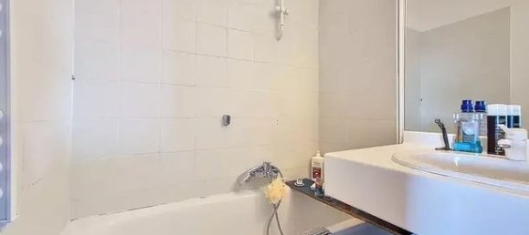 2-salle Appartement à Le Cannet, France No. 301194 8