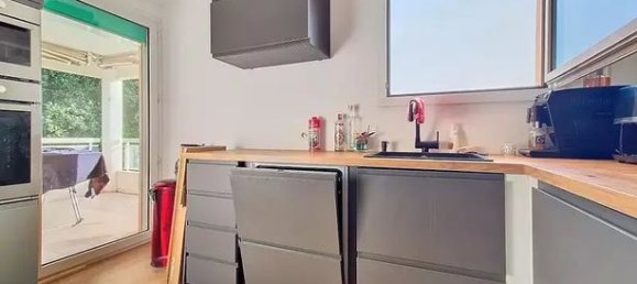 2-salle Appartement à Le Cannet, France No. 301194 5