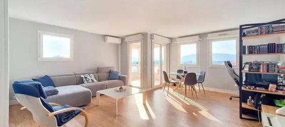 2-salle Appartement à Le Cannet, France No. 301194 2