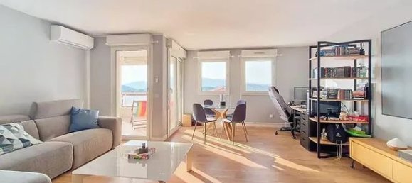 2-salle Appartement à Le Cannet, France No. 301194 4