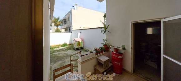 2 bedrooms House in Matino, Italy No. 93112 5