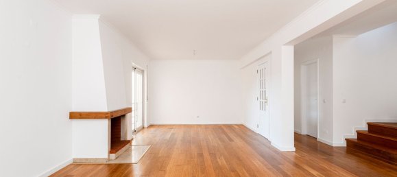 3 bedrooms House in Cascais, Portugal No. 179191 2