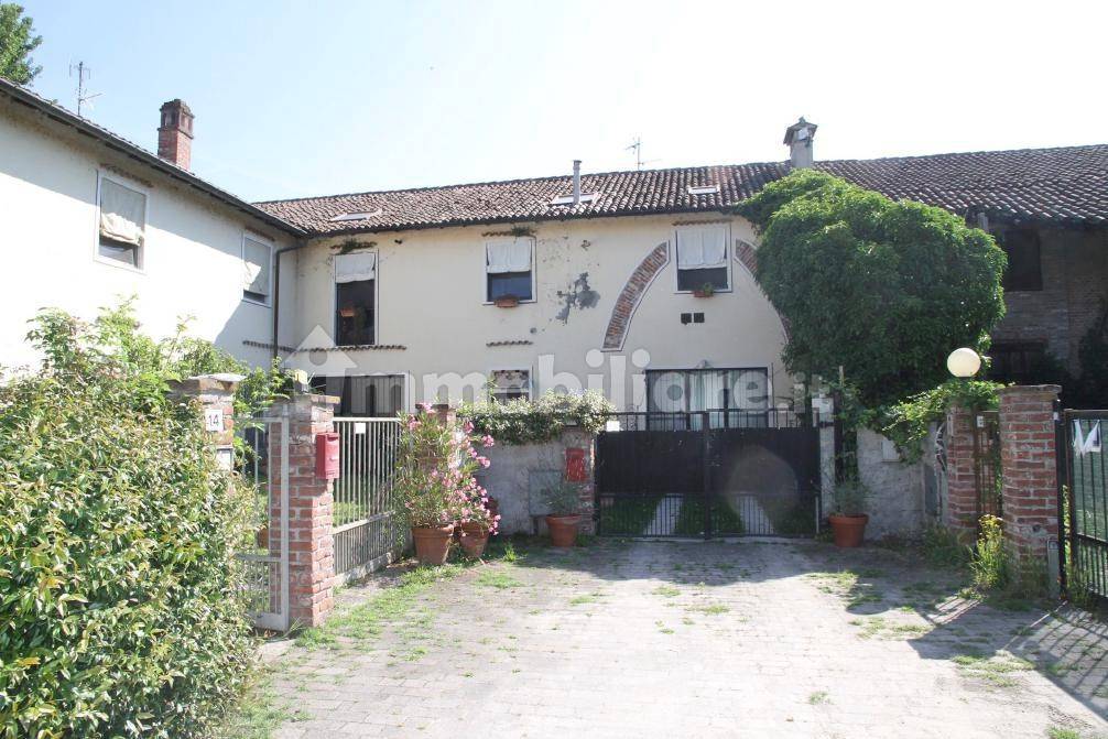 5غرفة شقة في Zerbolò, Italy رقم 365921