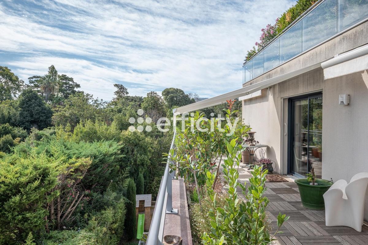 Apartamento de 2 dormitorios en Marseille, France No. 322784