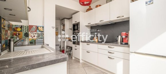 Apartamento de 2 dormitorios en Marseille, France No. 322784 8