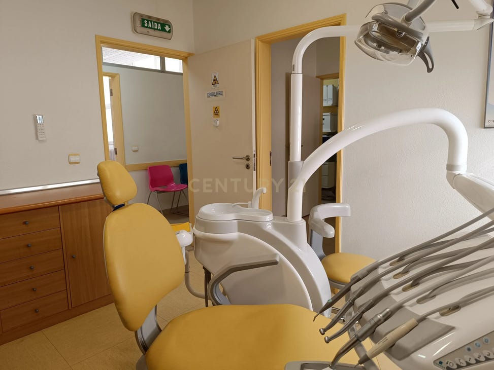 Propriété commerciale à Cascais, Portugal 33m² No. 236196