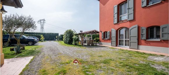 4 rooms Villa in Modena, Italy No. 176892 3