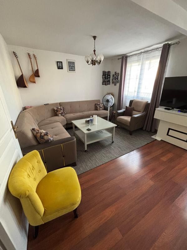 2 bedrooms House in Le Bourget, France No. 173721