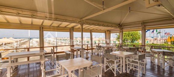 5 rooms Commercial property in Camaiore, Italy No. 232500 17