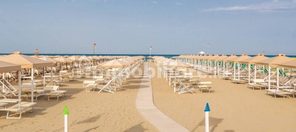 5 rooms Commercial property in Camaiore, Italy No. 232500 6