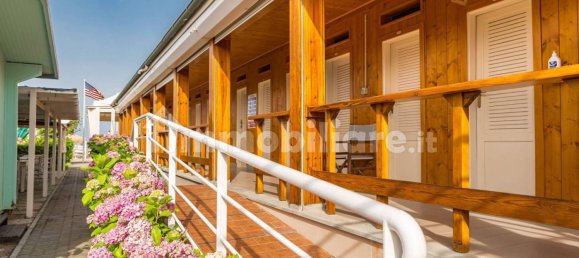 5 rooms Commercial property in Camaiore, Italy No. 232500 11