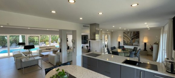 8 bedrooms Villa in Marbella, Spain No. 117824 4