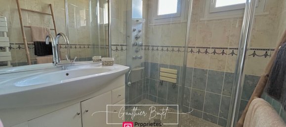 5 bedrooms House in Paris, France No. 326919 10