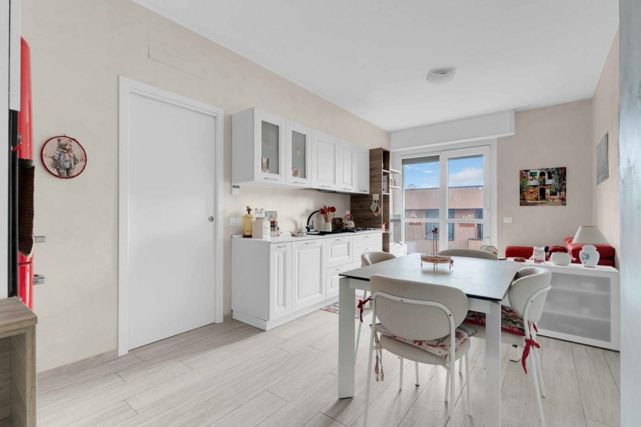 3 rooms Apartment in Milan, Italy No. 242531