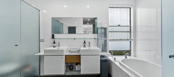 5 bedrooms House in Robina, Australia No. 303 15