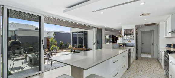 5 bedrooms House in Robina, Australia No. 303 9