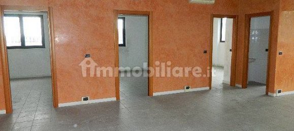 1-Zimmer Gewerbliche Immobilie in Lucca, Italy, Nr. 135112 3