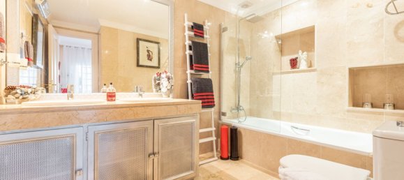 2 Schlafzimmer Haus in Marbella, Spain, Nr. 30098 5