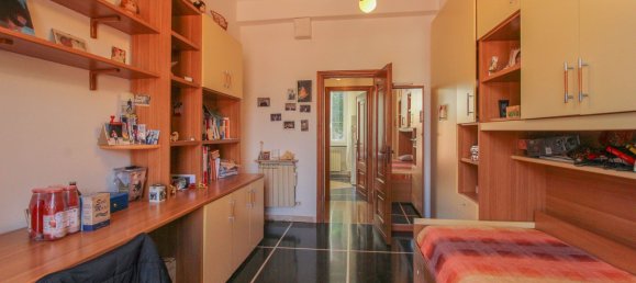 3 rooms Apartment in Genoa, Italy No. 67182 5