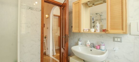 3 rooms Apartment in Genoa, Italy No. 67182 21