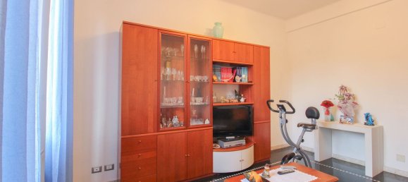 3 rooms Apartment in Genoa, Italy No. 67182 3