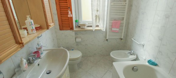 3 rooms Apartment in Genoa, Italy No. 67182 19