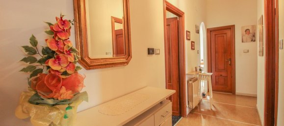 3 rooms Apartment in Genoa, Italy No. 67182 16