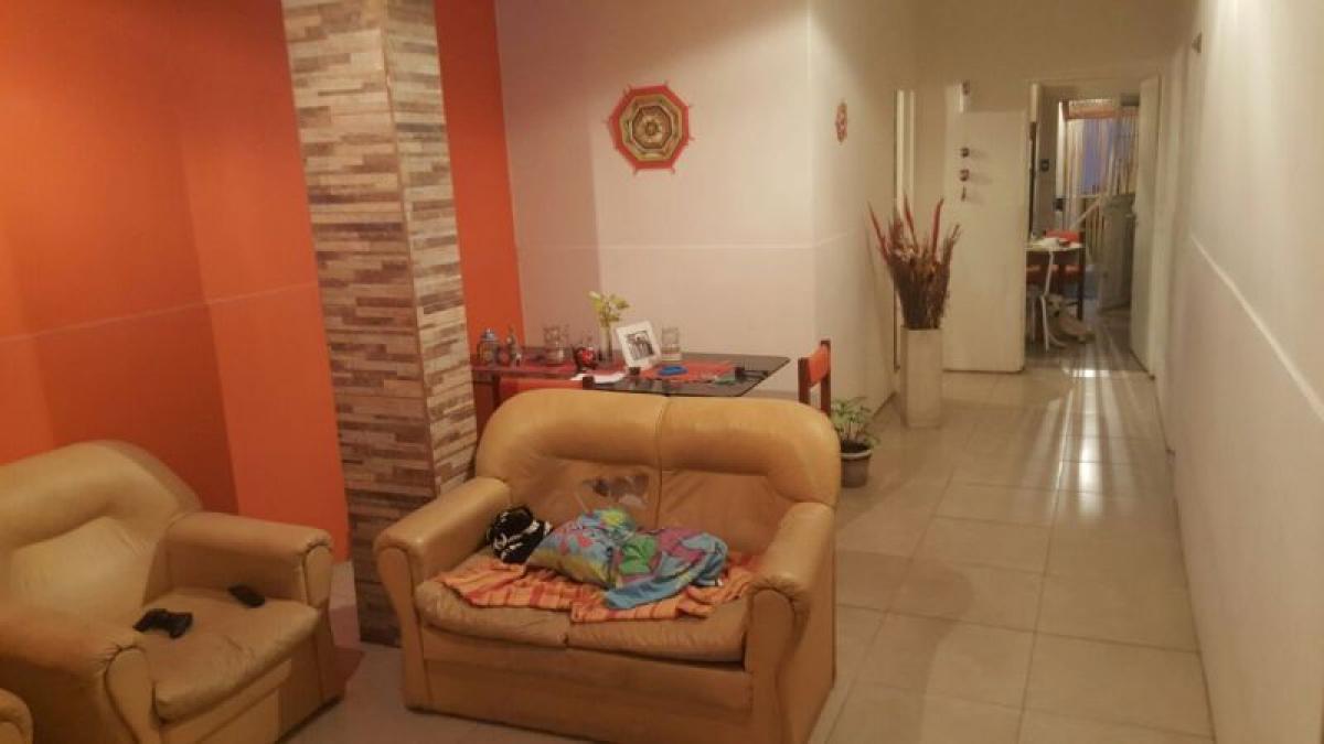 4 bedrooms House in Tres de Febrero, Argentina No. 8026
