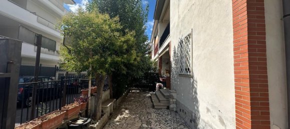 2 Schlafzimmer Wohnung in Ciampino, Italy, Nr. 333601 4