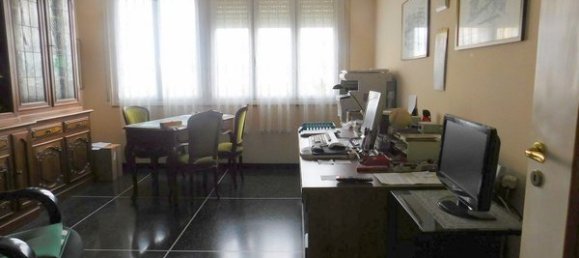 5 rooms Apartment in Savona, Italy No. 94905 8