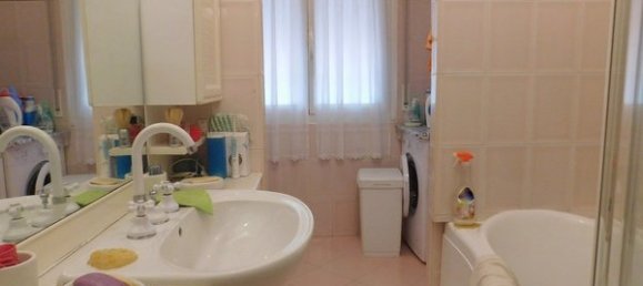 5 rooms Apartment in Savona, Italy No. 94905 2