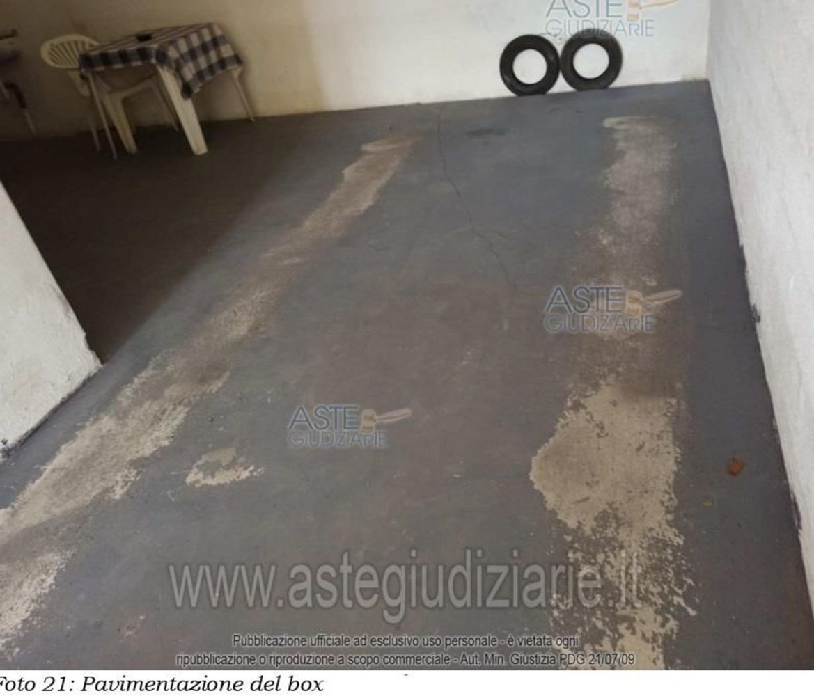 18m² Garage in Genoa, Italy No. 330646
