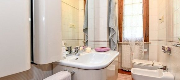 9 rooms Villa in Sirmione, Italy No. 129617 3