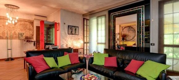 9 rooms Villa in Sirmione, Italy No. 129617 4