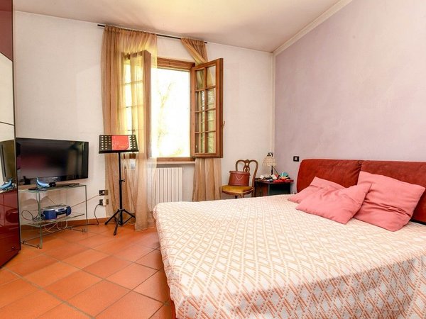 9 rooms Villa in Sirmione, Italy No. 129617