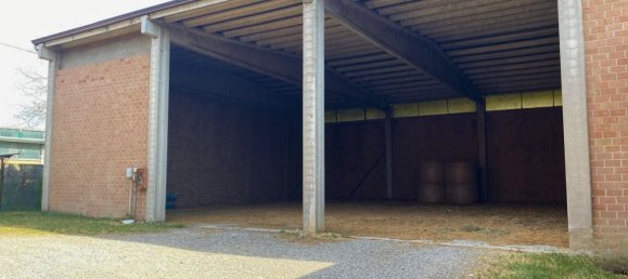 1630m² Commercial property in Campegine, Italy No. 258075 2