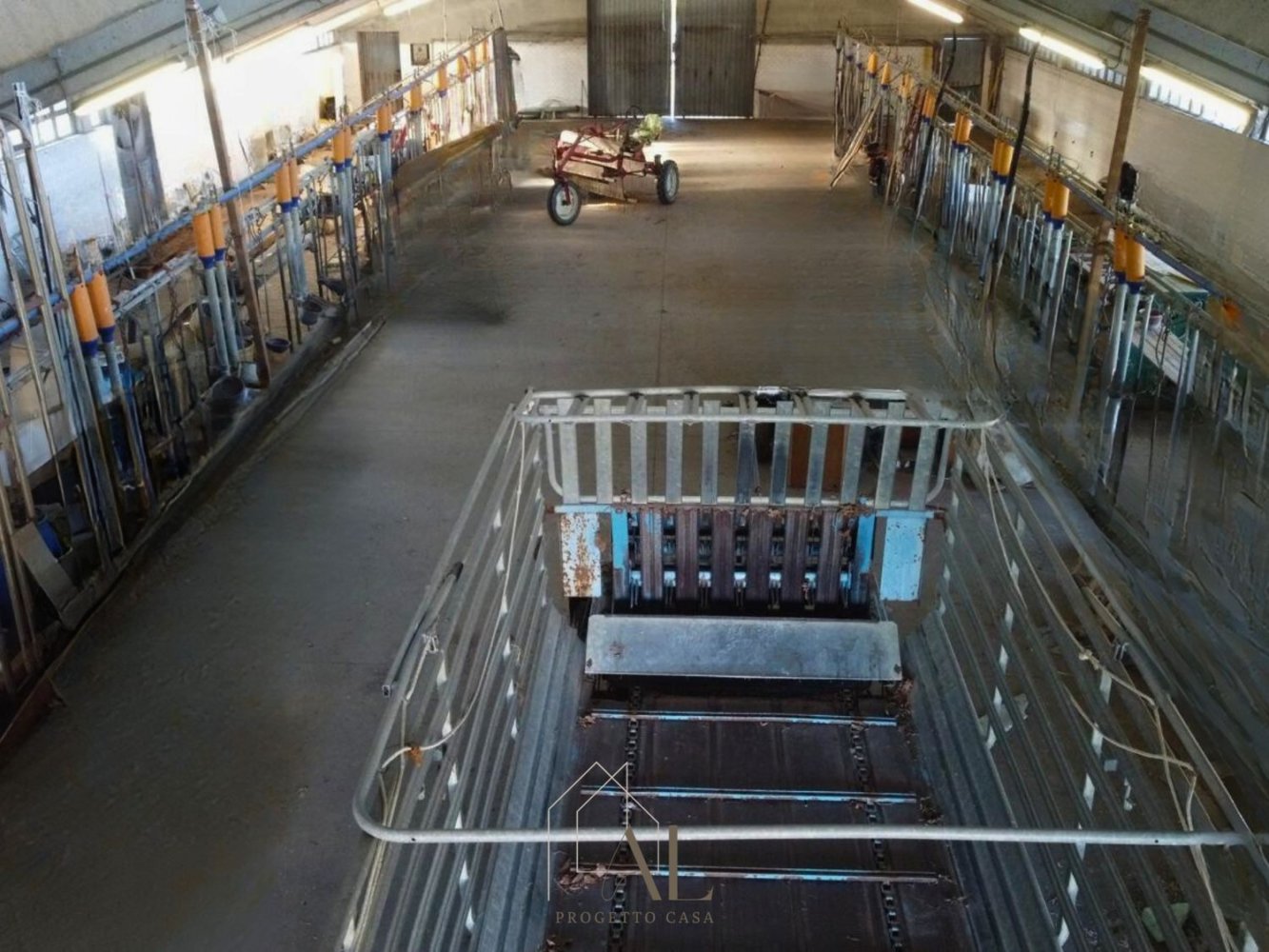 1630m² Commercial property in Campegine, Italy No. 258075