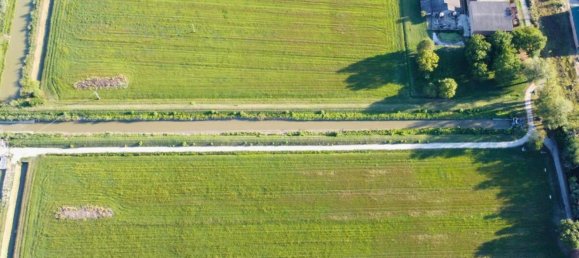 1630m² Commercial property in Campegine, Italy No. 258075 10