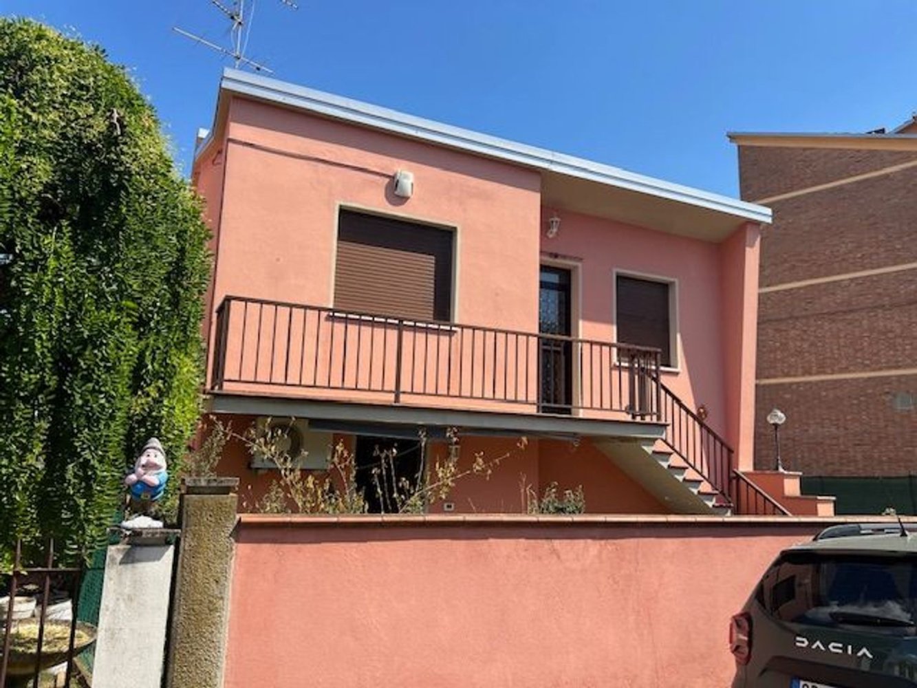 6 bedrooms House in Cento, Italy No. 374875