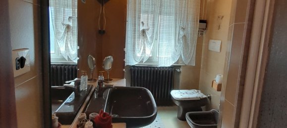 6 bedrooms House in Cento, Italy No. 374875 8